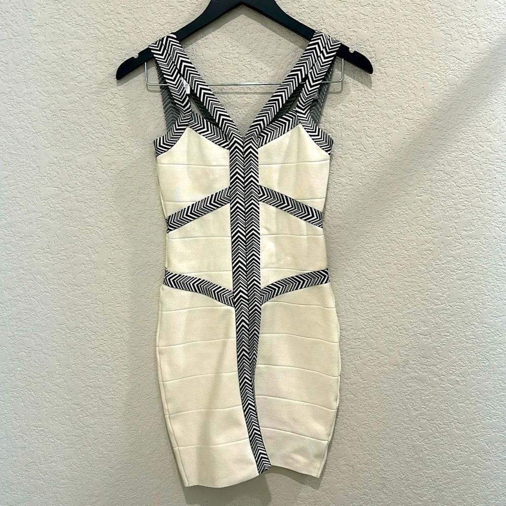 Bebe Black and White Bodycon Mini Dress V-Neck Sleeveless